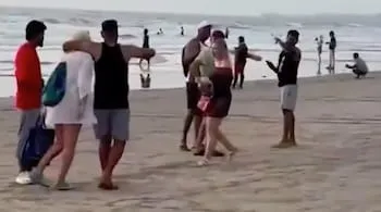 Men Seen Forcing Foreign Tourists for Photos on Goa Beach; Women Looked ‘Visibly Uncomfortable’